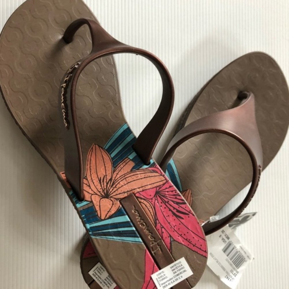 NWT Rubber flip flop platform sandals